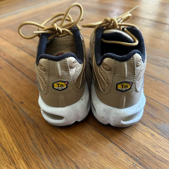 Air Max Plus Metallic Gold - Picture 3 of 4